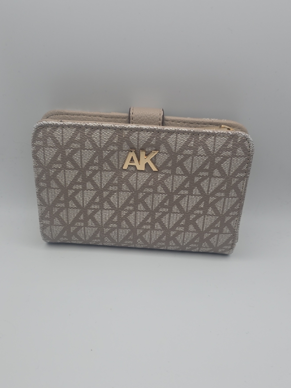 Anne Klein Mono Zip Compact Wallet in Taupe & Beige W/ Gold Hardware (NWOT)✨️